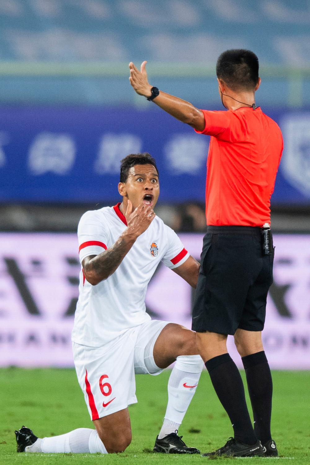 熊猫体育官方官网在线-加时末段足总杯焦点战；武汉三镇外线爆发；球迷炸锅；细节决定成败