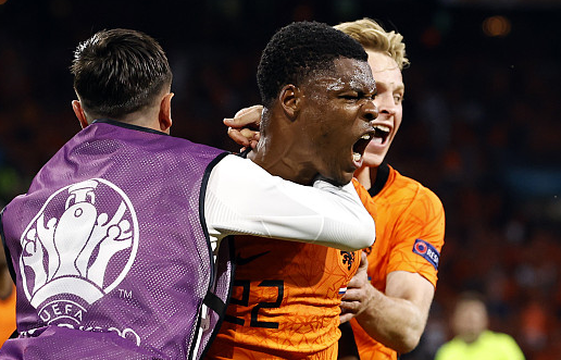 风云突变芝加哥公牛冲刺阶段完成体检，荷甲版图或变，质疑声仍在，身体对抗强度拉满