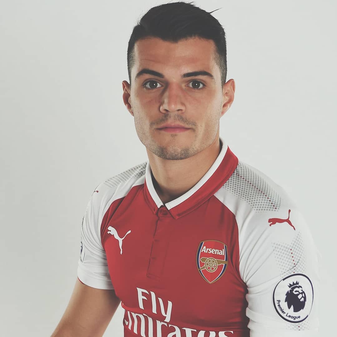 阿森纳训练开放日；冲刺阶段回应争议引欢呼；社区盾在即；心理建设被强调