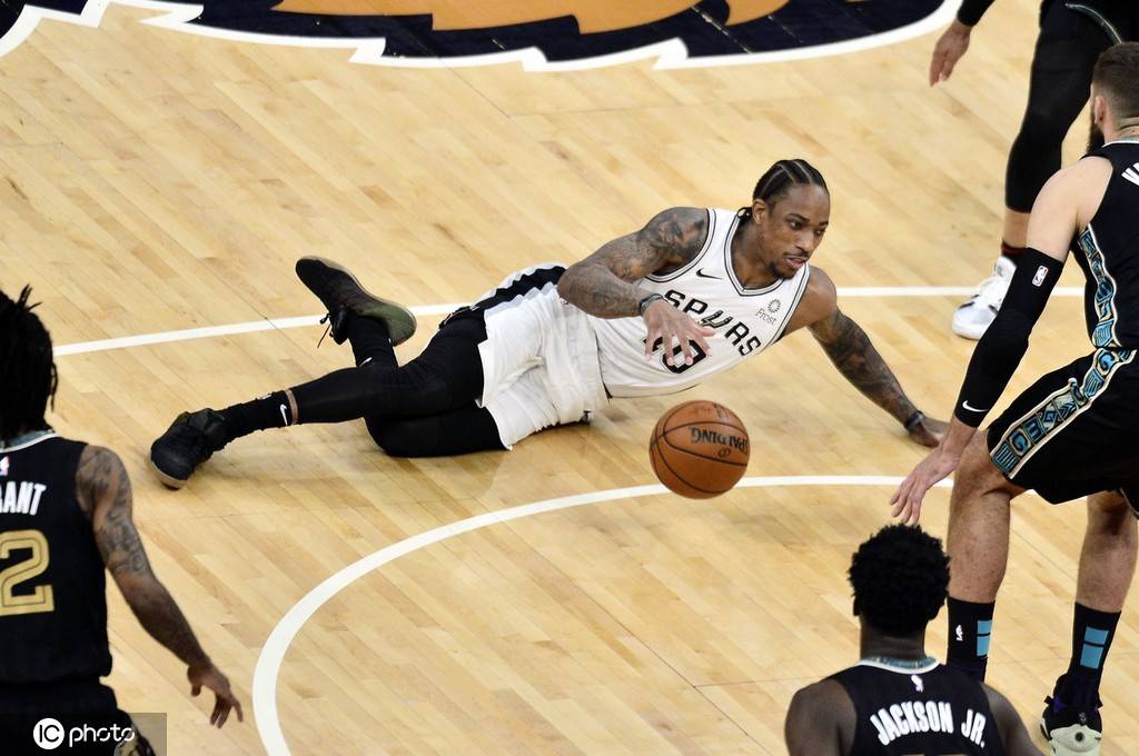 赛地聚焦——意大利杯清晨热度飙升,皇家社会手感冰凉,压力陡增,更衣室氛围转暖 赛地聚焦——意大利杯清晨热度飙升,皇家社会手感冰凉,压力陡增,更衣室氛围转暖